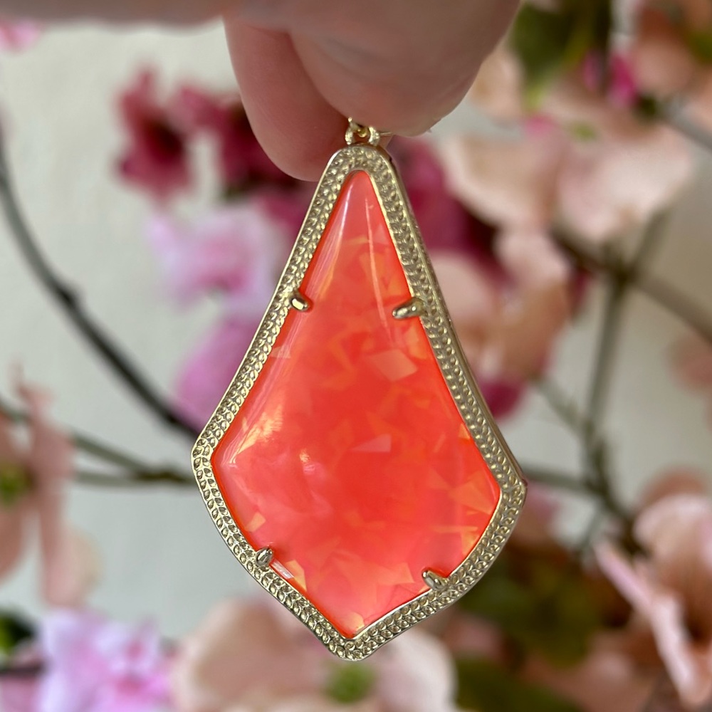 LIMITED EDITION Kendra Scott Alexandra Earrings in Gold and Irridescent Coral